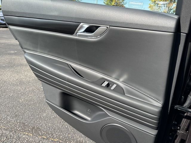 Used 2025 Genesis G80 2.5T image 26