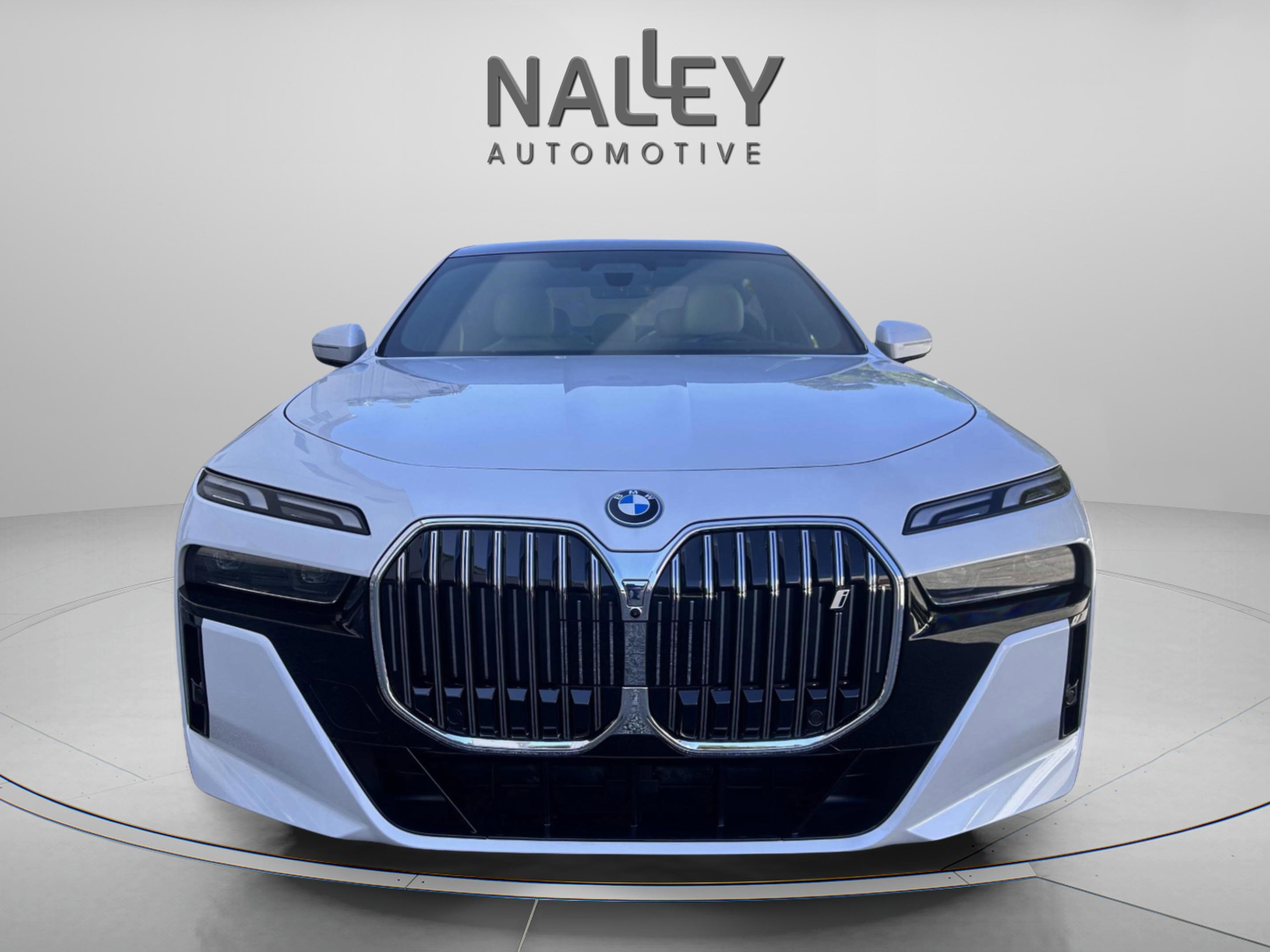 Used 2025 BMW i7 xDrive60 image 7