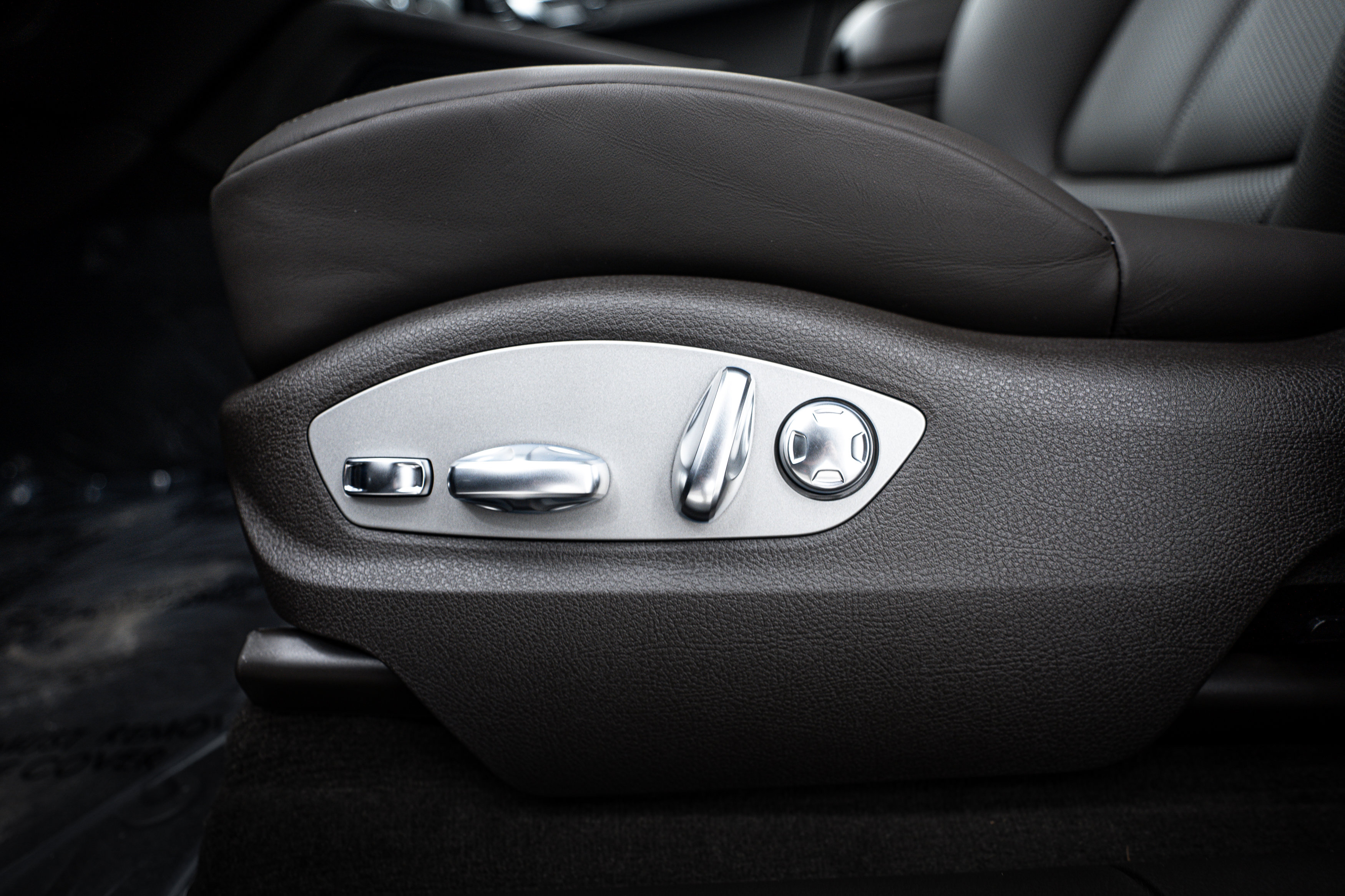 Certified 2025 Porsche Macan image 20