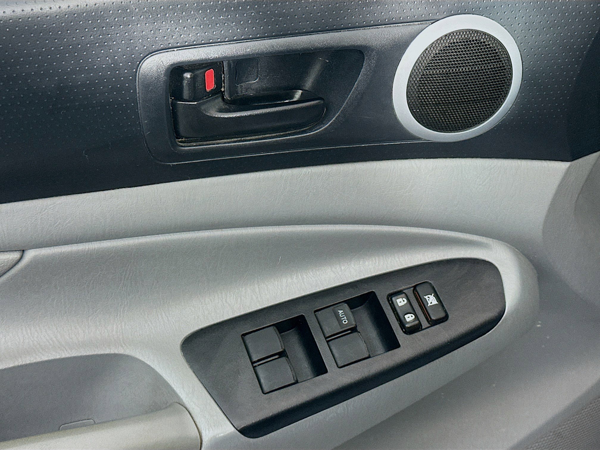 Used 2015 Toyota Tacoma PreRunner w/ SR5 Package image 15