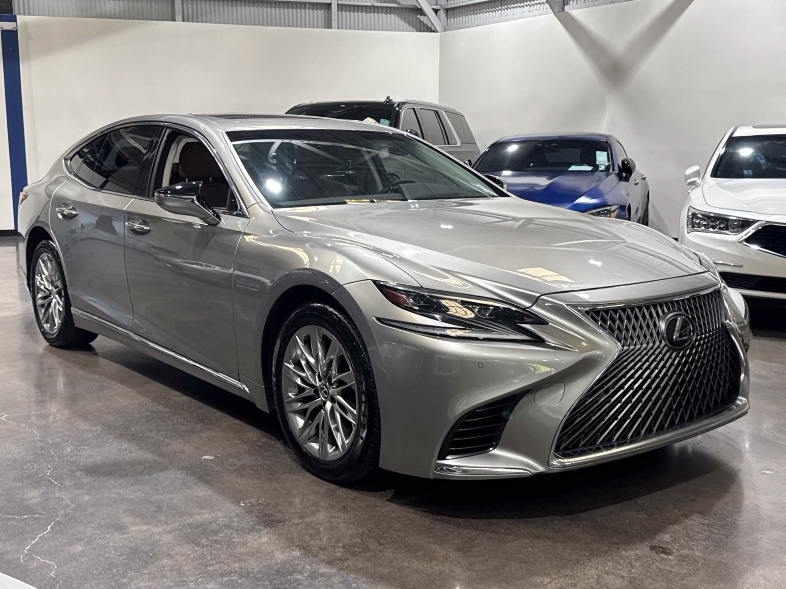 Used 2018 Lexus LS 500 w/ Accessory Package (Z2) RWD image 4