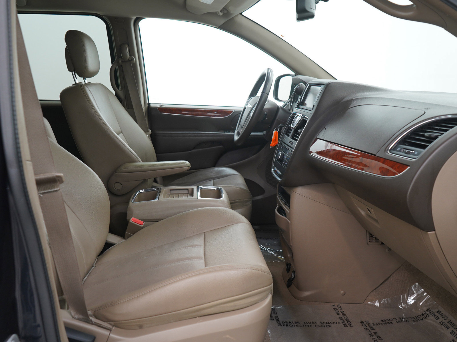 Used 2014 Chrysler Town & Country Touring FWD image 13