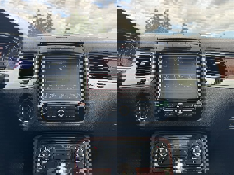 Used 2012 Volkswagen Touareg TDI image 22