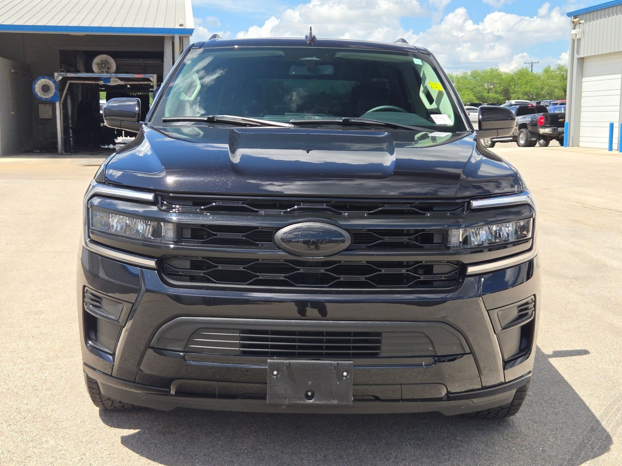 Used 2024 Ford Expedition XLT RWD image 9