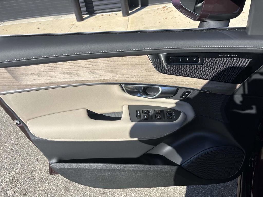 New 2026 Volvo XC90 B6 Plus w/ Protection Package Premier image 11