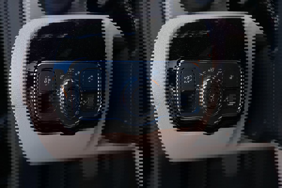 Used 2020 Mercedes-Benz CLA 250 image 12