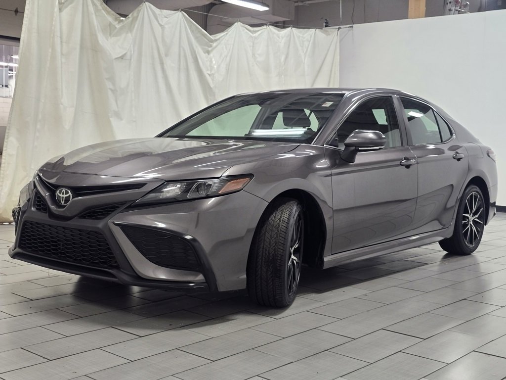 Used 2024 Toyota Camry SE image 10