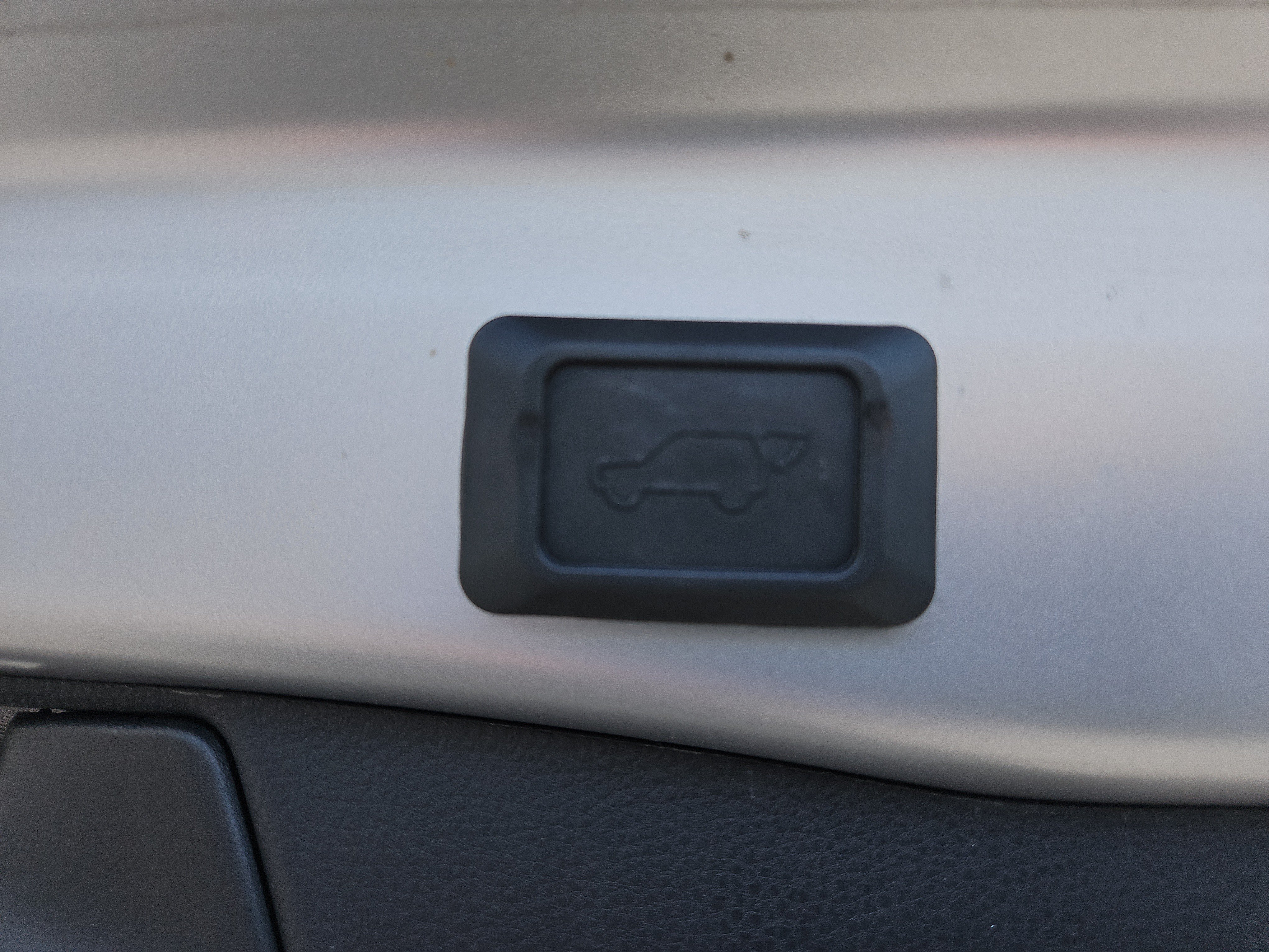 Used 2021 Toyota RAV4 XLE Premium AWD/4WD image 7