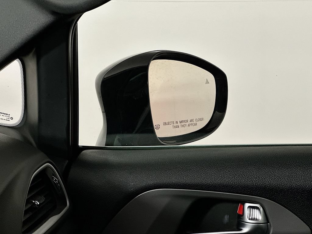 Used 2025 Chrysler Pacifica Select FWD image 24
