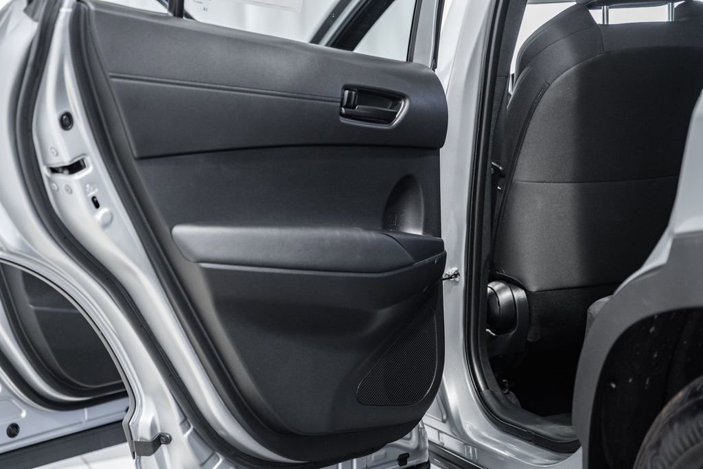 Used 2024 Toyota Corolla Cross SE image 31