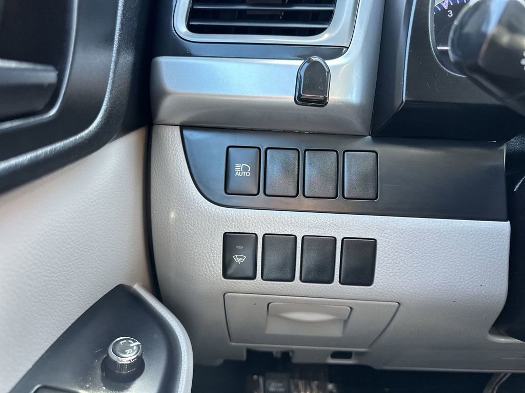 Used 2017 Toyota Highlander LE w/ Carpet Mat Package FWD image 26