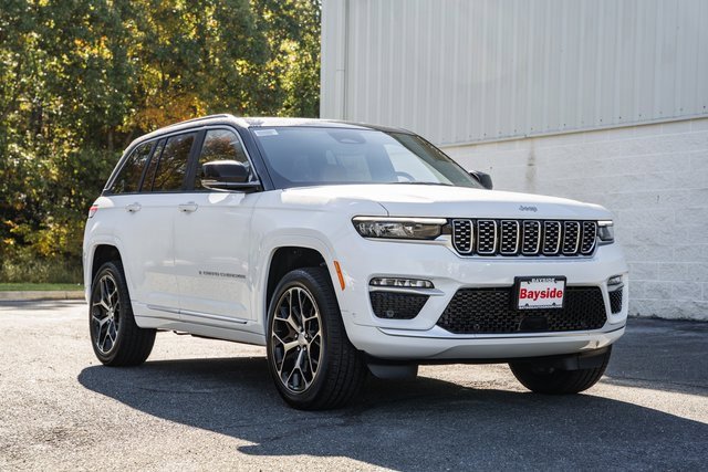 New 2025 Jeep Grand Cherokee Summit image 2