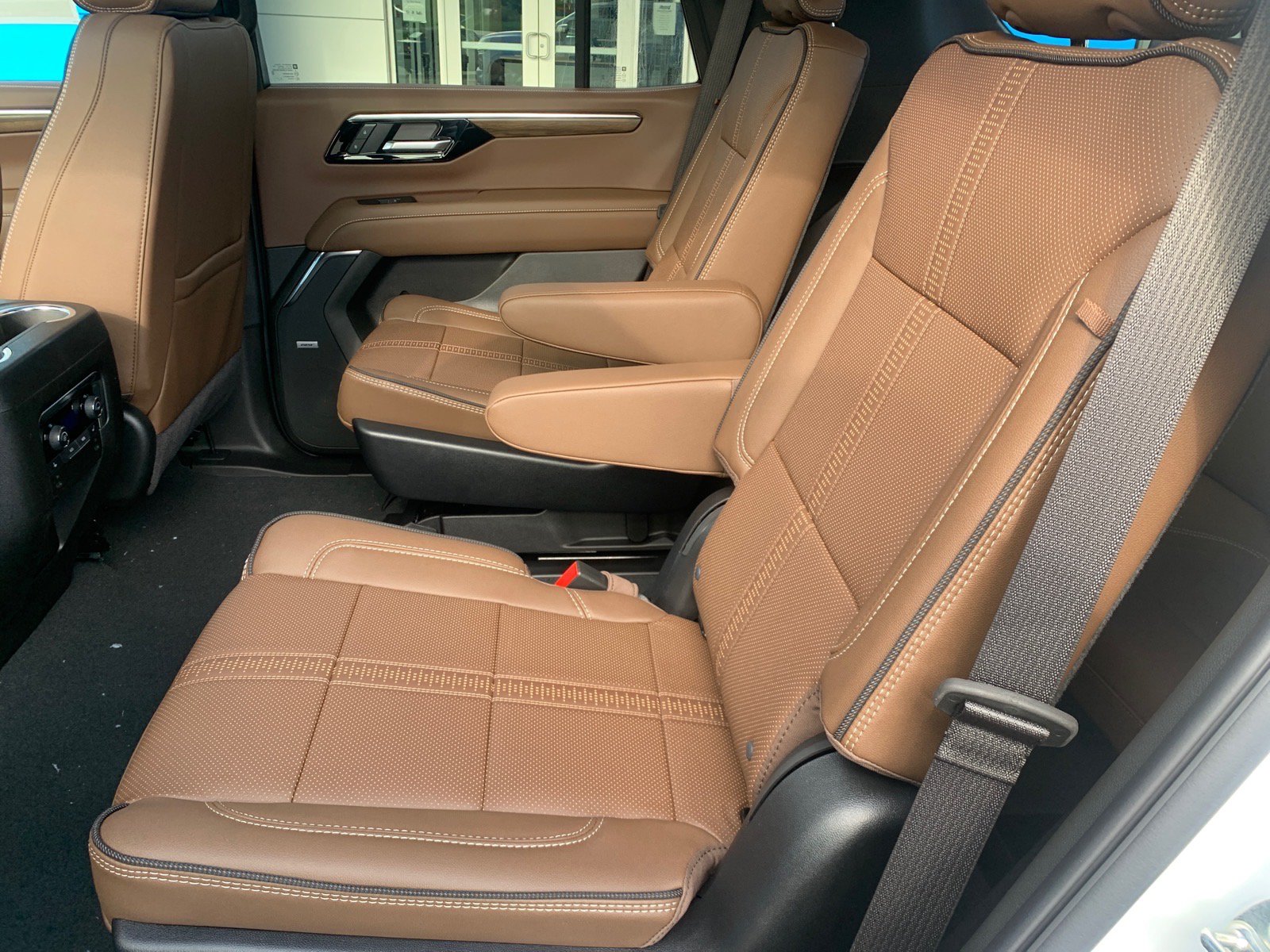 New 2027 Chevrolet Tahoe High Country w/ Sun And Tow Package AWD/4WD image 7