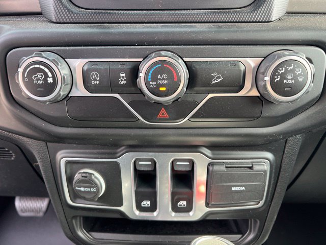 Used 2020 Jeep Wrangler Sport AWD/4WD image 22
