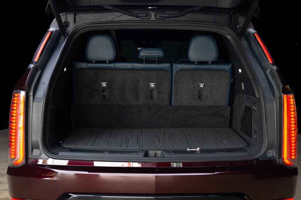 Used 2025 Cadillac Escalade IQ Luxury 2 w/ LPO, Premium Carpet Package AWD/4WD image 17