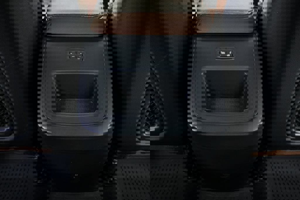 Certified 2023 Volvo XC60 B5 Plus w/ Climate Package image 21