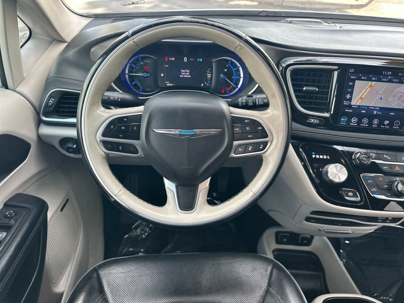 Used 2018 Chrysler Pacifica Limited w/ Advanced Safetytec Group FWD image 15