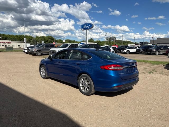 Used 2017 Ford Fusion SE FWD image 7