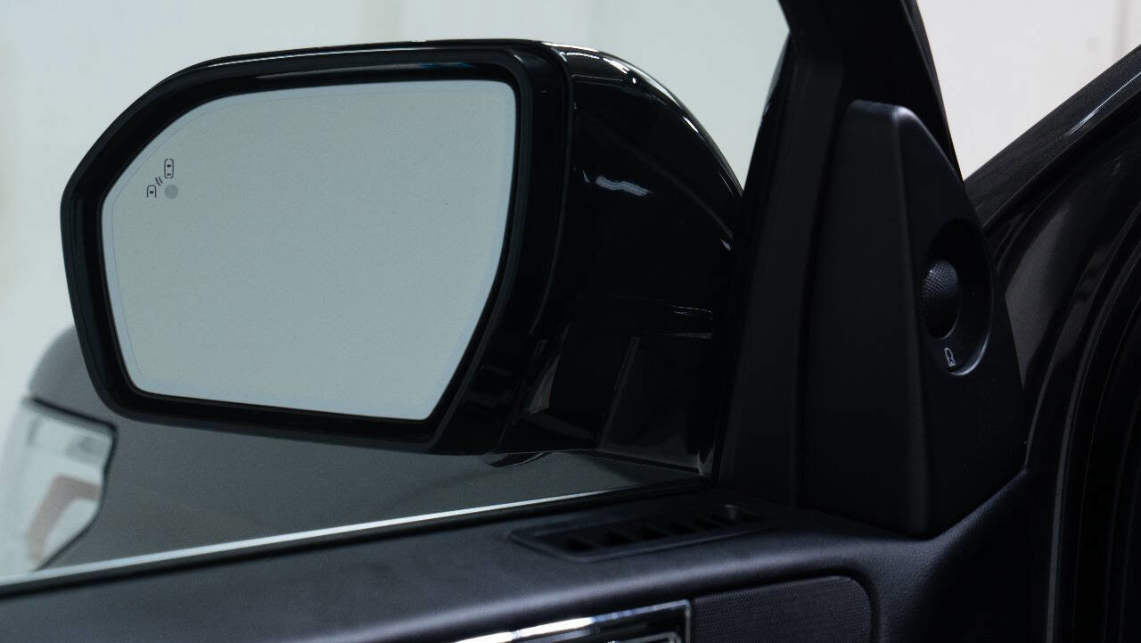 Used 2018 Lincoln Navigator Reserve w/ Technology Package image 11