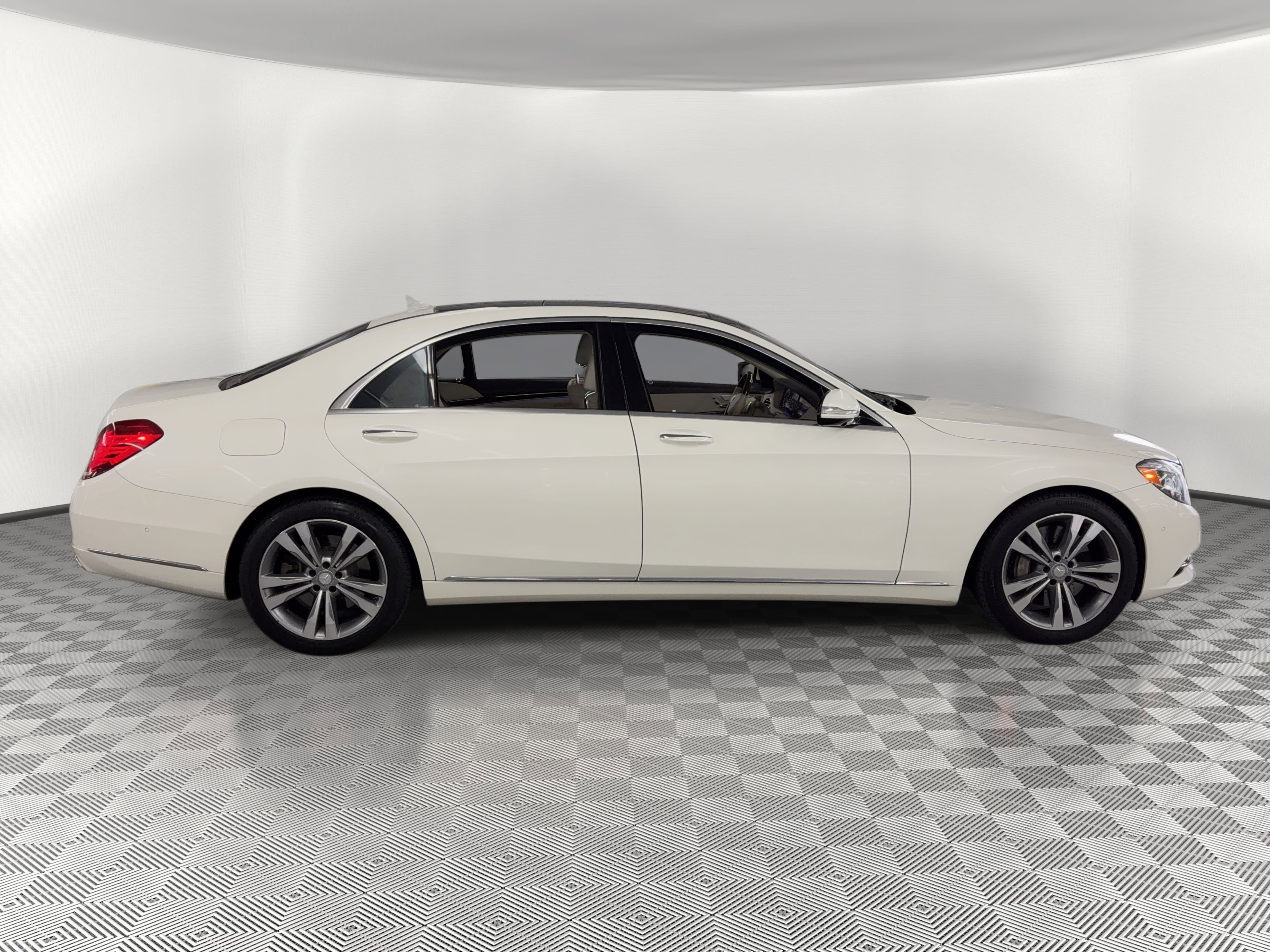 Used 2015 Mercedes-Benz S 550 Sedan image 8