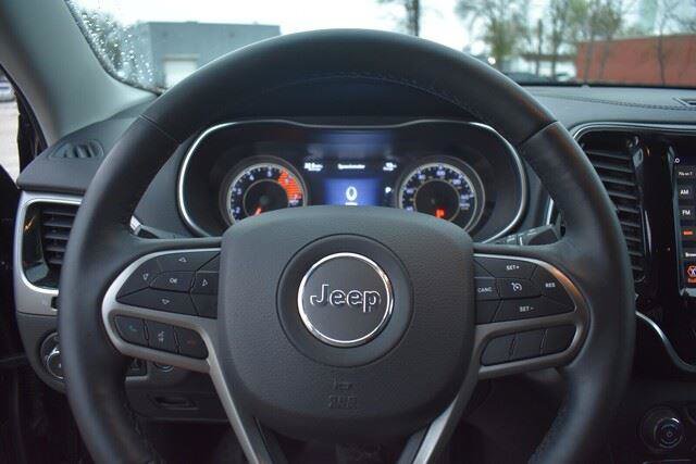 Used 2019 Jeep Cherokee Limited w/ Luxury Group AWD/4WD image 38