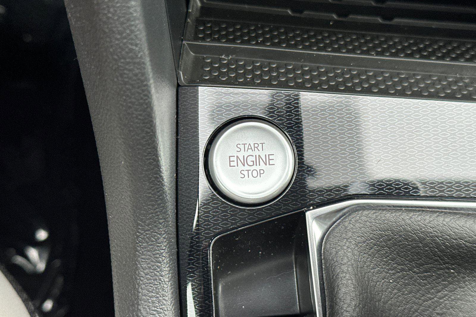 New 2026 Volkswagen Taos SE image 21