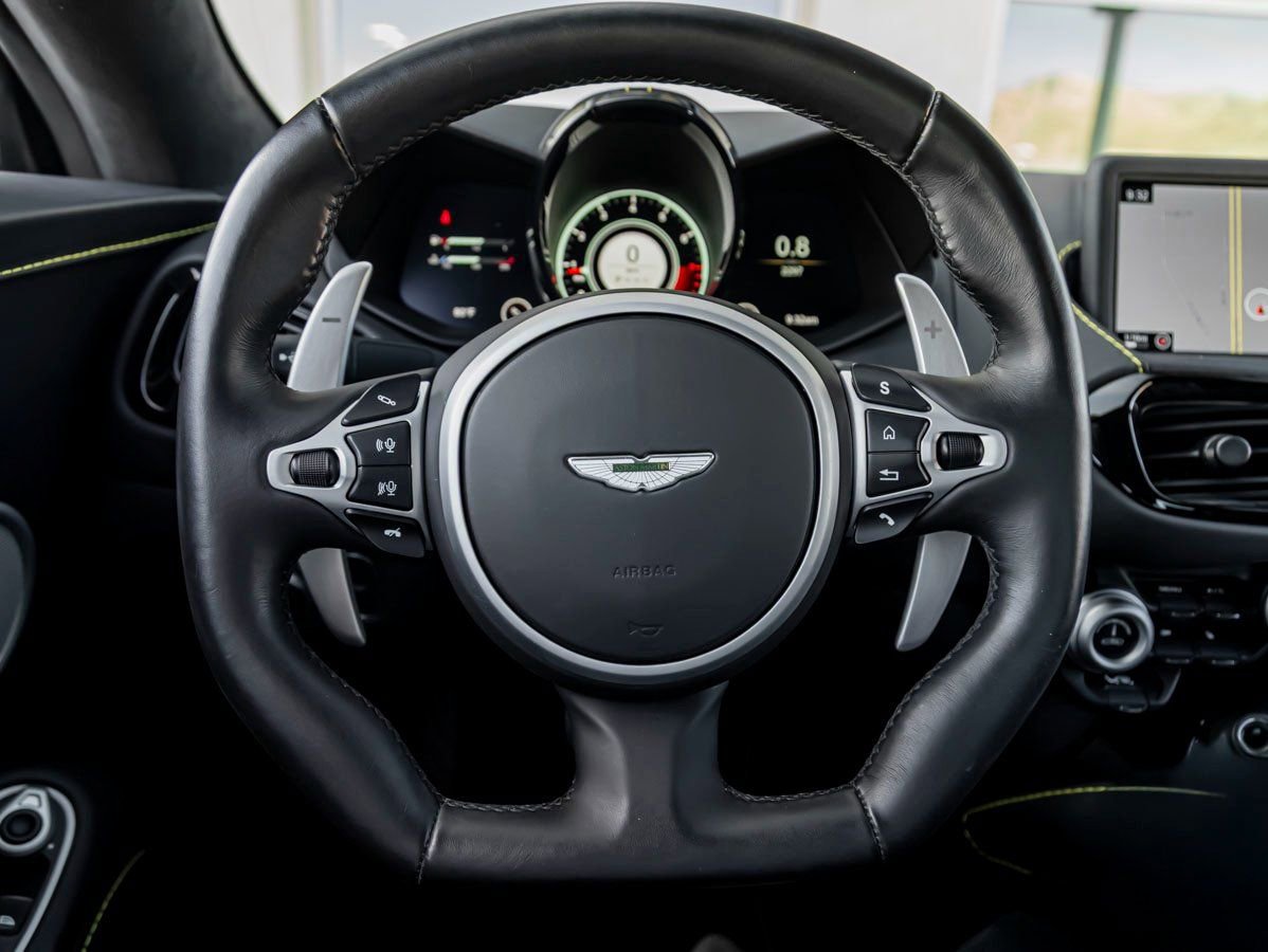 Used 2023 Aston Martin V8 Vantage Roadster image 12