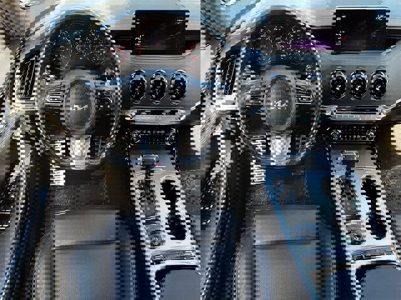 Used 2022 Kia Stinger GT1 image 10