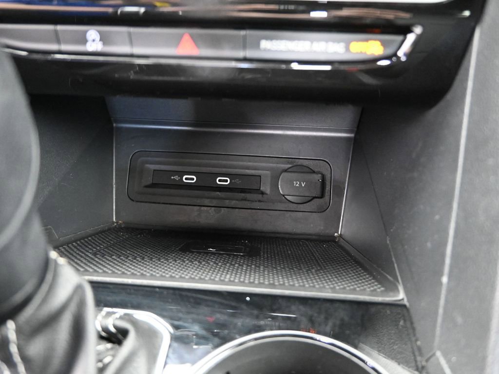 Used 2022 Volkswagen Atlas Cross Sport SE w/ Panoramic Sunroof Package image 21