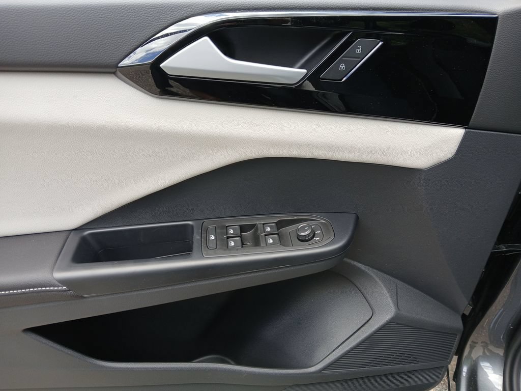 New 2026 Volkswagen Taos S FWD image 11
