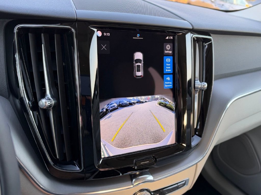 Certified 2024 Volvo XC60 T8 Core w/ Climate Package AWD/4WD image 19