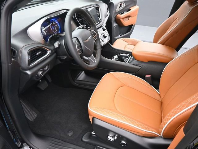 New 2026 Chrysler Pacifica Pinnacle image 9