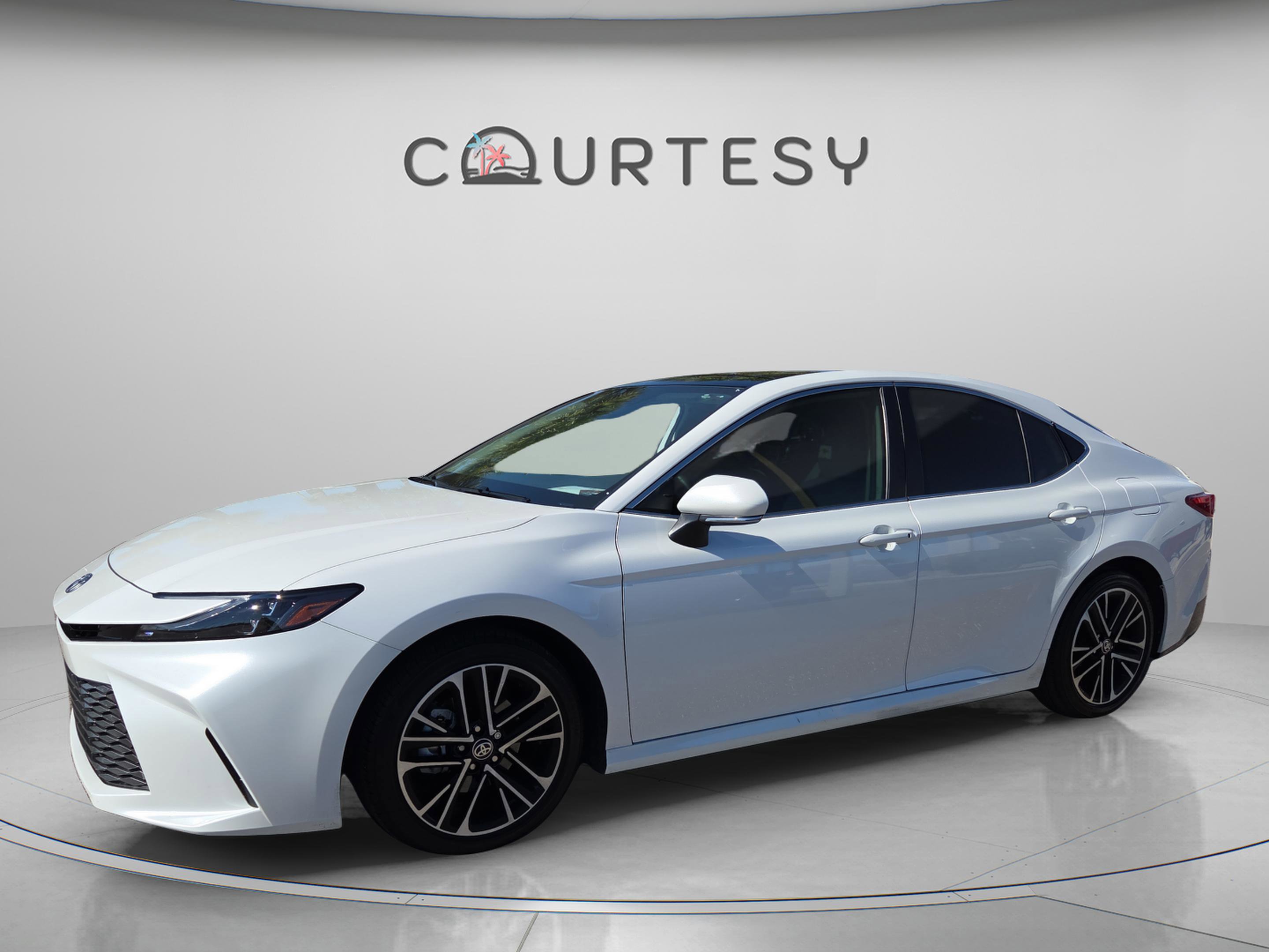 Certified 2025 Toyota Camry XLE image 1