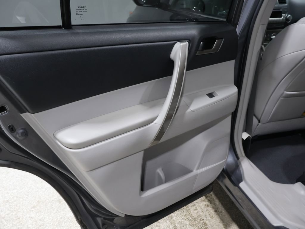 Used 2012 Toyota Highlander 4WD image 19