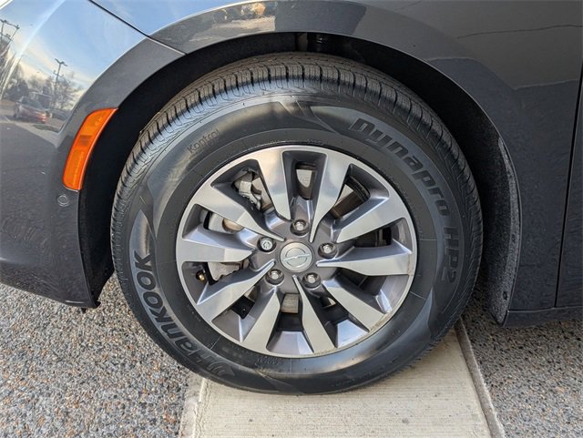 Used 2019 Chrysler Pacifica Limited w/ Advanced Safetytec Group image 9
