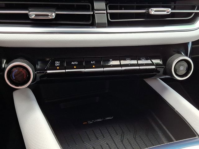 Used 2025 Chevrolet Equinox EV LT image 15