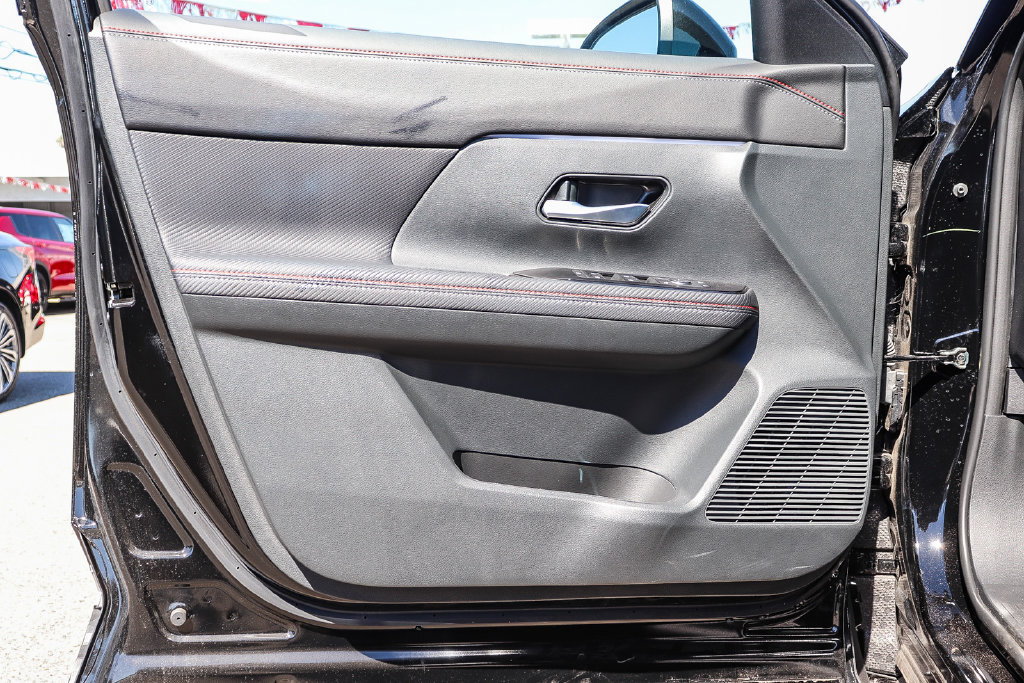 Used 2025 Nissan Kicks SR FWD image 21
