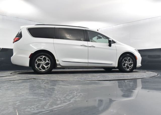 Used 2023 Chrysler Pacifica Limited image 52