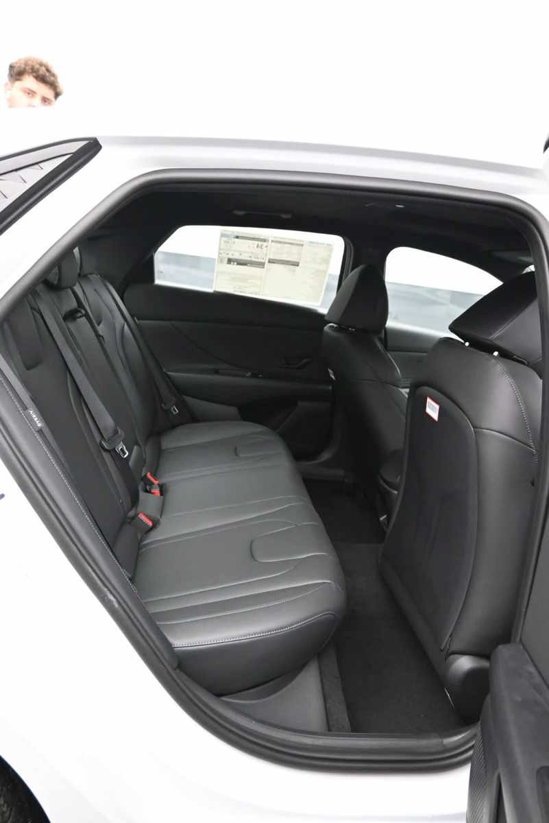 New 2026 Hyundai Elantra SEL Sport FWD image 12