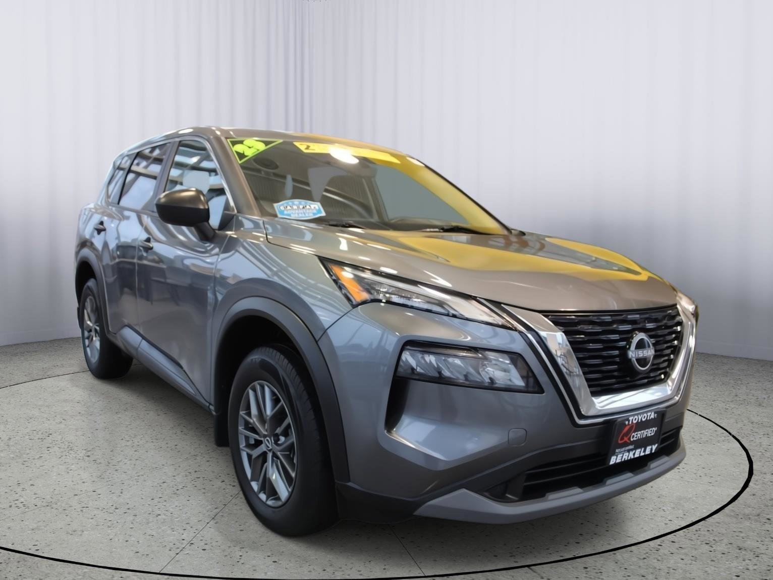 Used 2023 Nissan Rogue S image 1