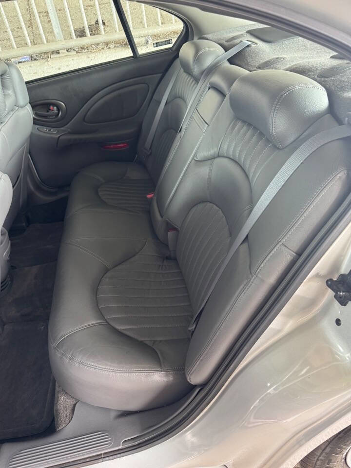 Used 2001 Pontiac Bonneville SE w/ 1SC Opt Pkg image 17