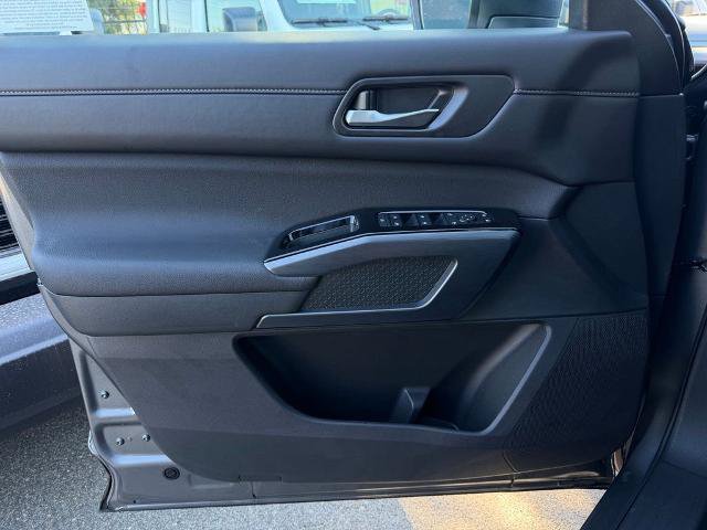 New 2026 Nissan Pathfinder SL FWD image 18