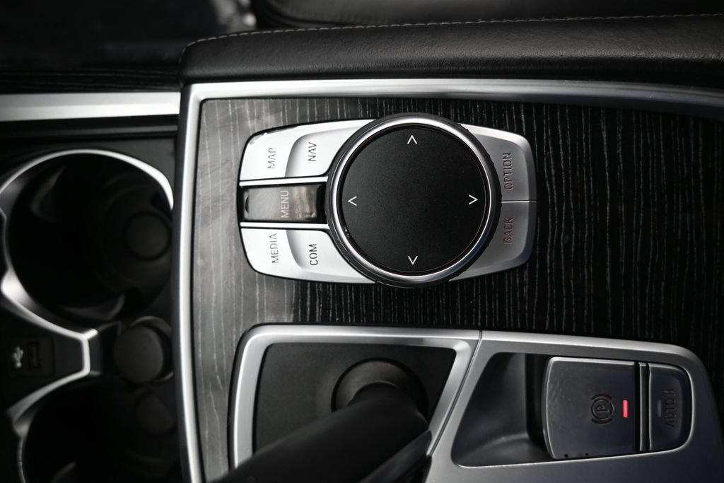 Used 2022 BMW 750i xDrive w/ M Sport Package AWD/4WD image 22
