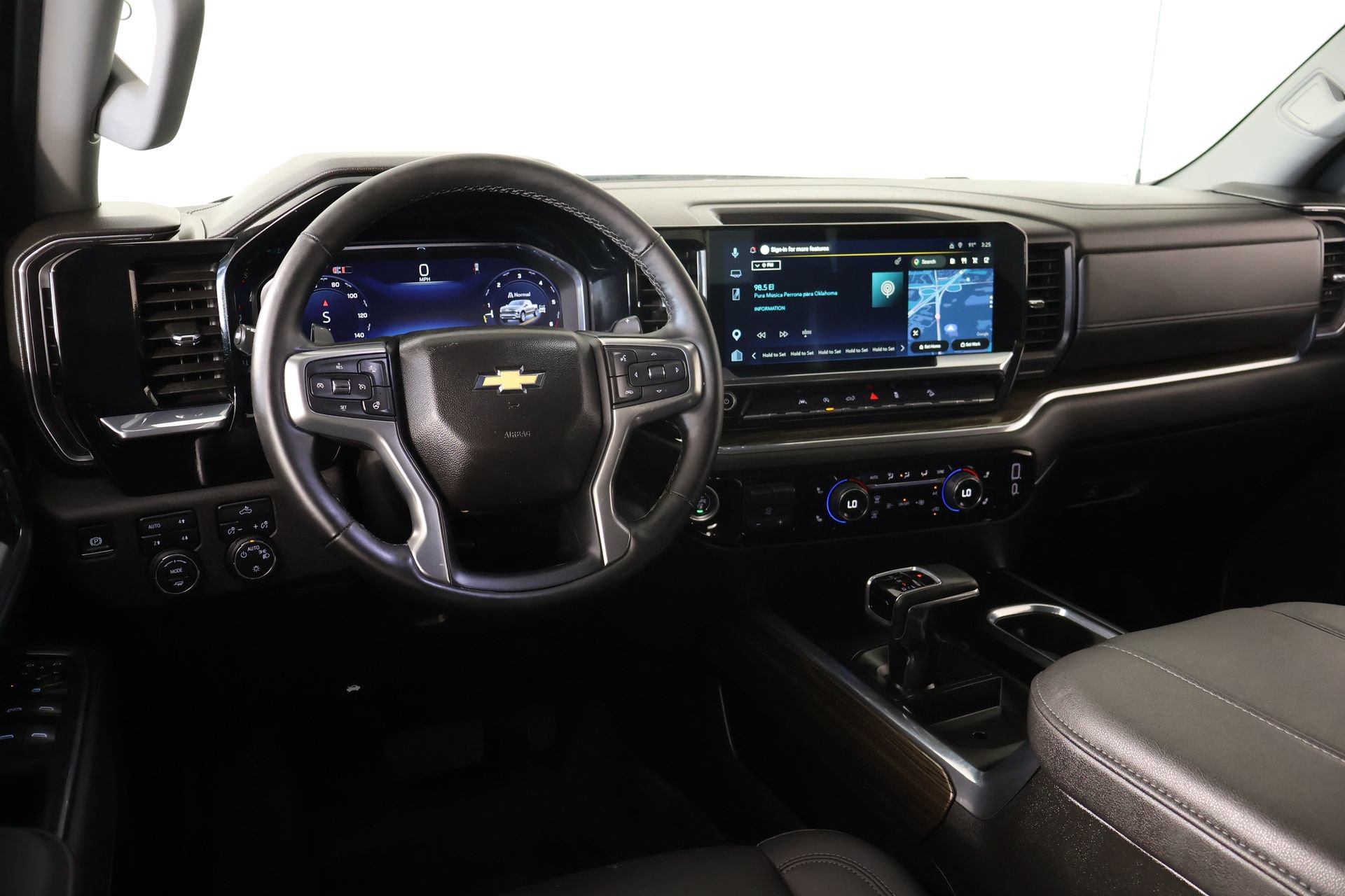 Used 2025 Chevrolet Silverado 1500 LT AWD/4WD image 2