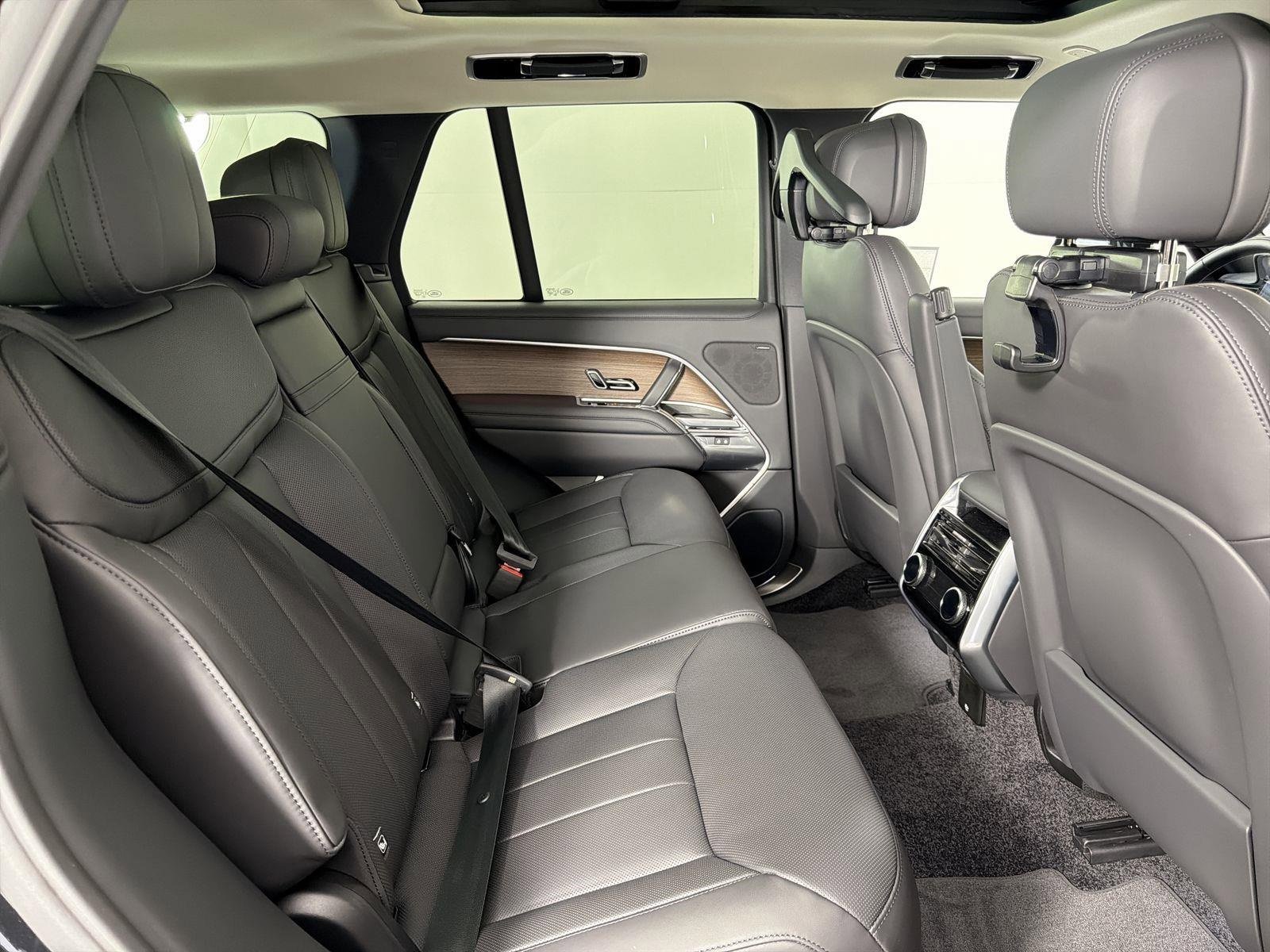 New 2026 Land Rover Range Rover SE image 30