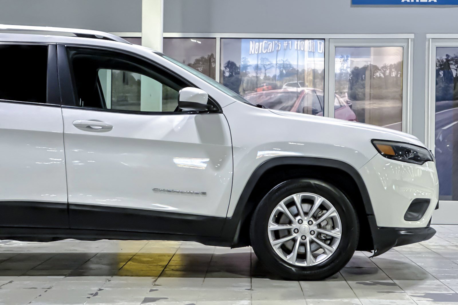 Used 2019 Jeep Cherokee Latitude w/ Popular Appearance Group image 33