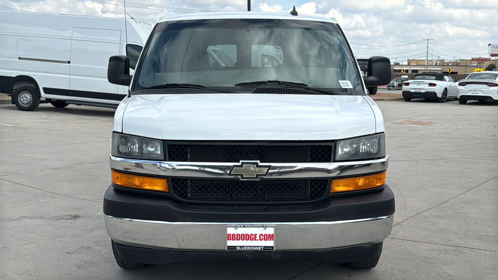 Used 2018 Chevrolet Express 3500 LT w/ LT Preferred Equipment Group image 2