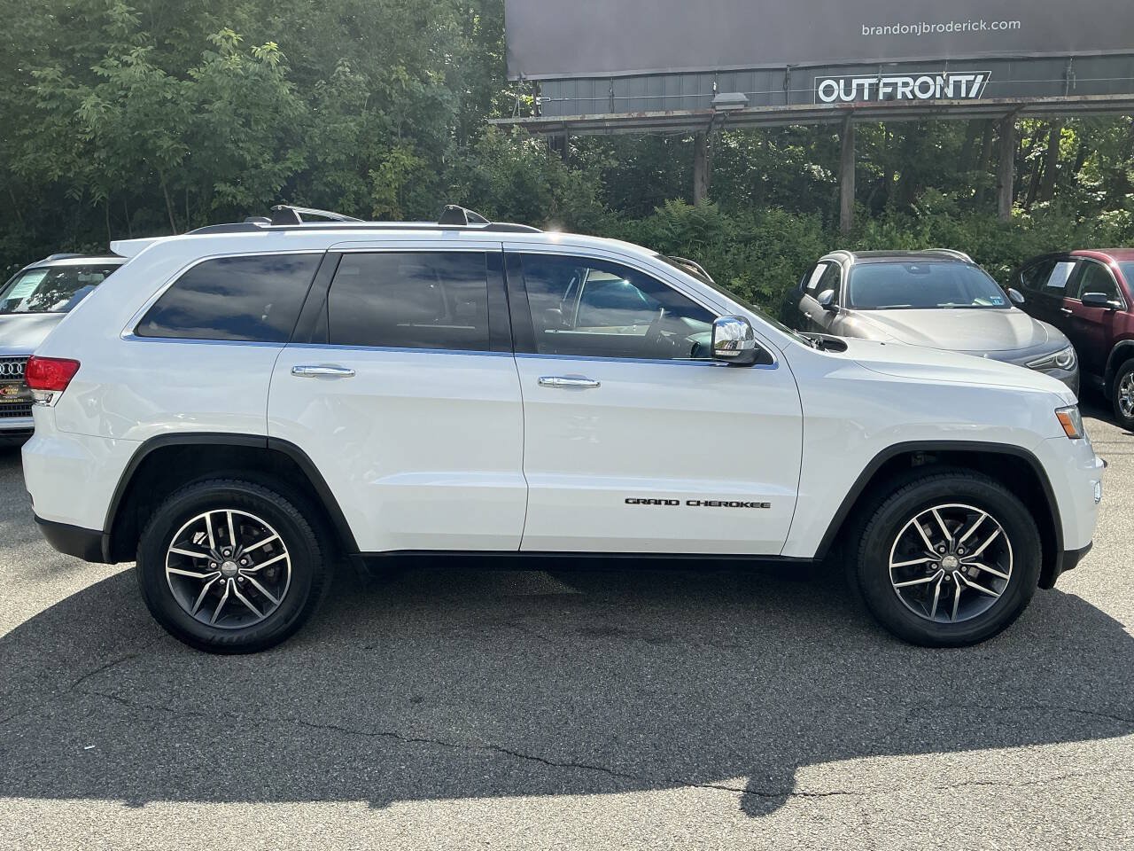 Used 2017 Jeep Grand Cherokee Limited AWD/4WD image 4