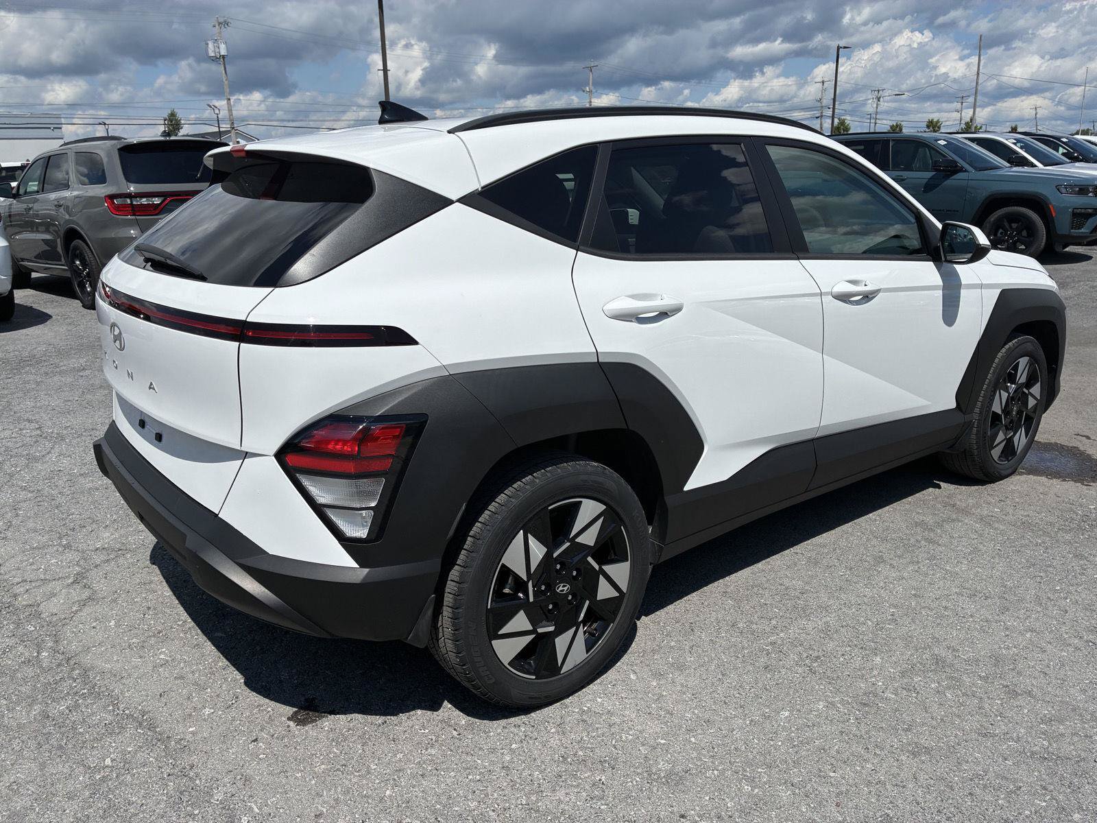 Used 2024 Hyundai Kona SEL w/ Convenience Package FWD image 7