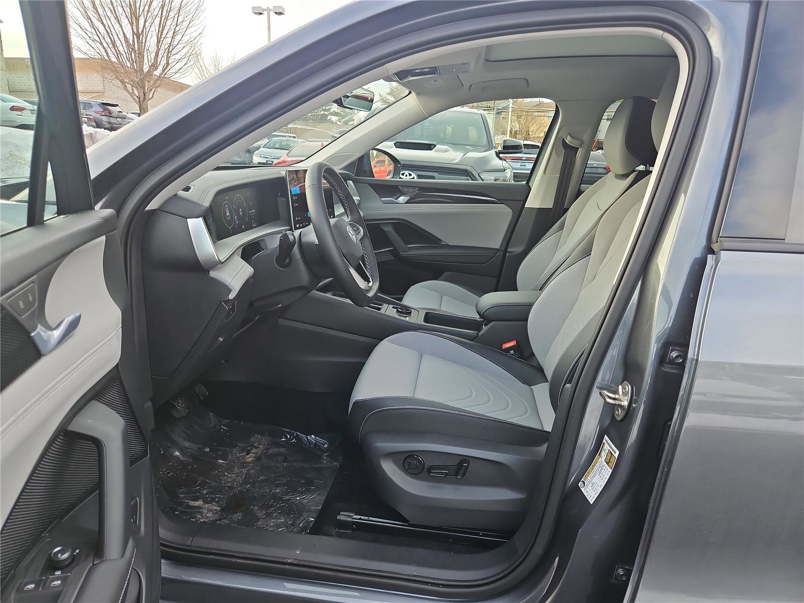 New 2026 Volkswagen Tiguan SE image 14
